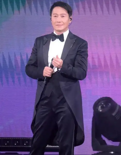 香港的娱乐圈明星,四大天王神一般的存在,不过作为四大天王之一的黎明