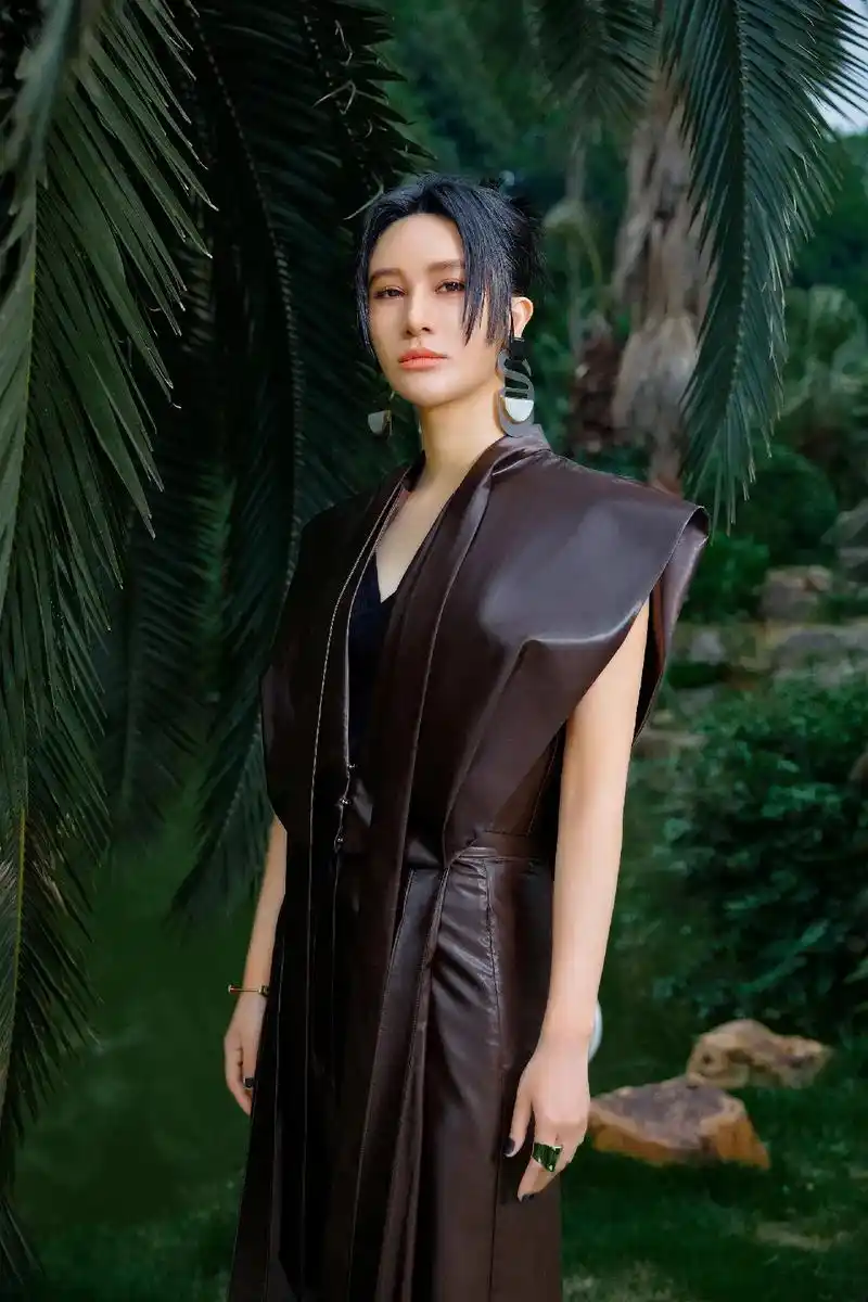 随着时间的倒流节目终于到来,先给大家发发老板@尚雯婕 的美图 - 抖音