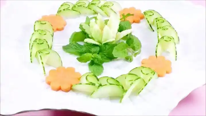 精美盘饰 胡萝卜黄瓜雕花摆盘