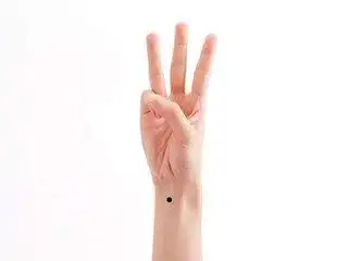 女人右手臂内侧有痣代表什么含义