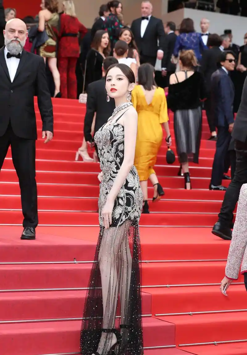 古力娜扎戛纳,两套礼服,红毯酷,黑毯美,百变女神!