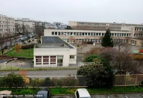 法国幼儿园老师在教室遭恐怖分子用裁纸刀割喉