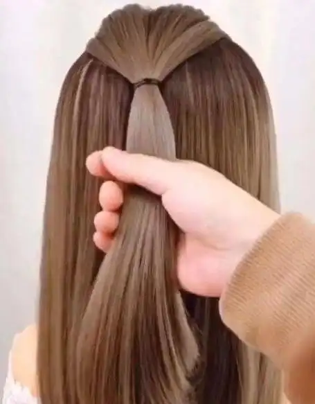 头发怎么扎都紧贴头皮?最近流行这样扎,简单三步蹦一天都不会松