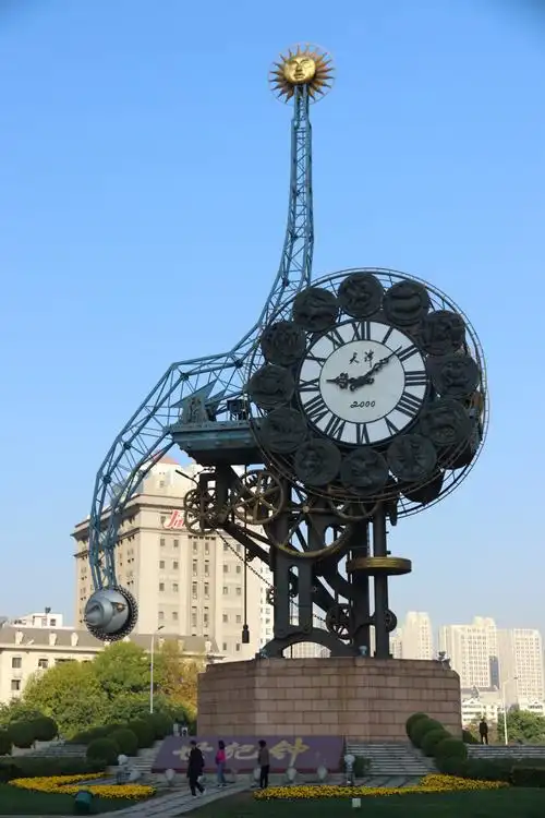 出了天津站我们第一个目标就是世纪钟.