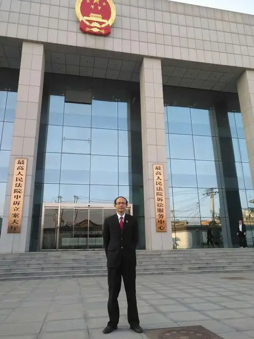 这是位于朝阳区南四环肖村的最高人民法院立案庭,诉讼服务中心.