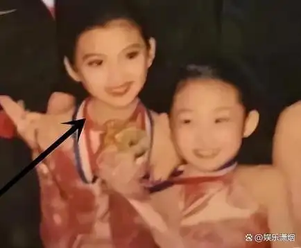 女星毛晓彤的坎坷童年刚出生被生父扔垃圾桶被要天价赡养费