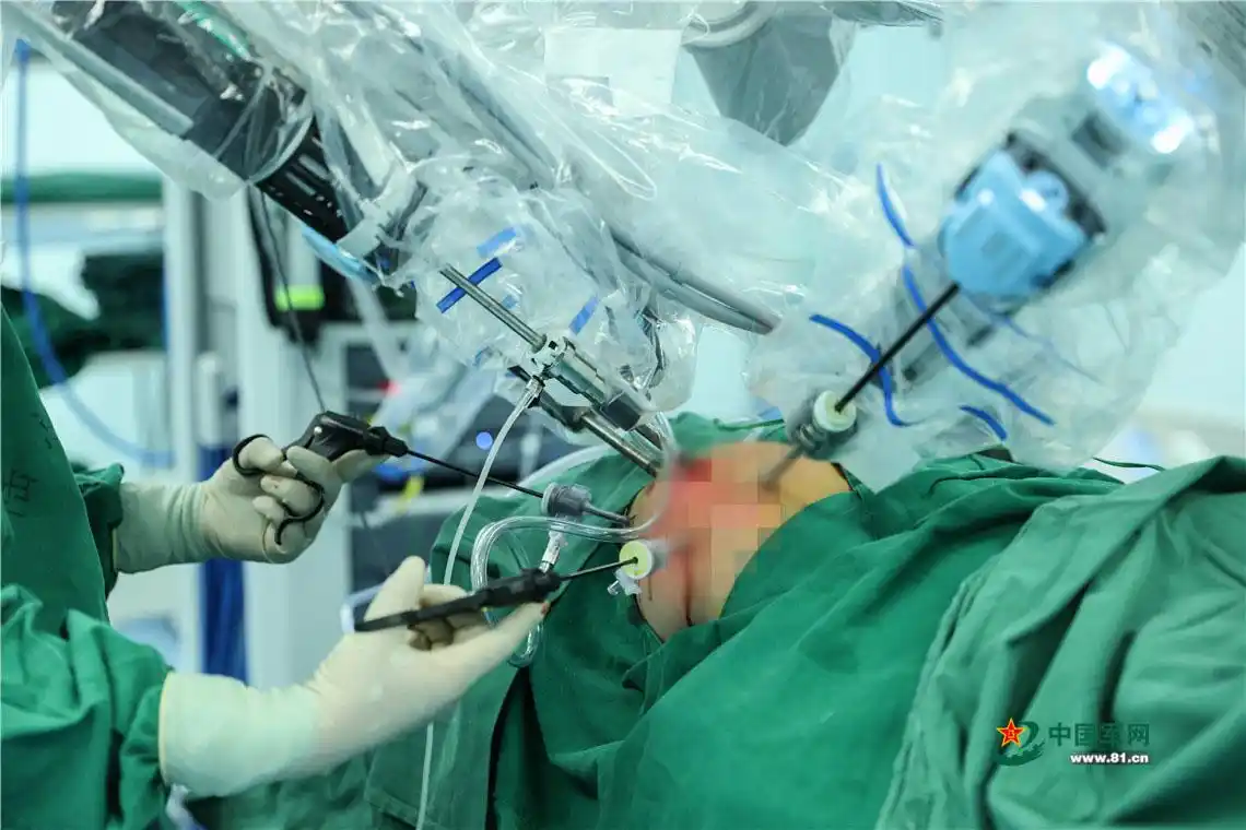 探访八一儿童医院儿童泌尿外科人机配合肾积水患儿获救治