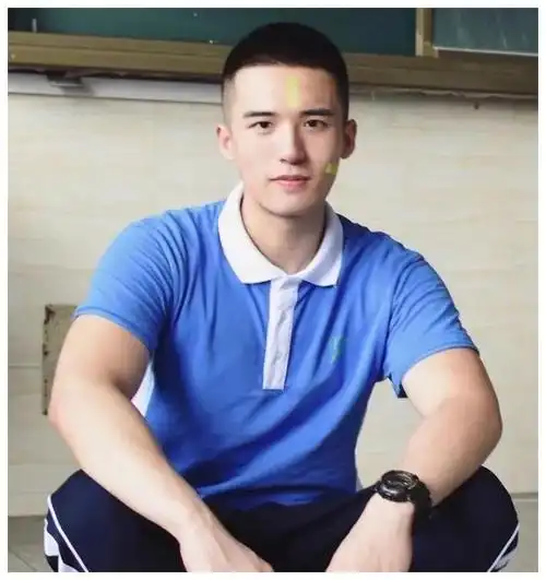 男生别嫌弃寸头发型2020剪这4款潮流造型干净又帅气