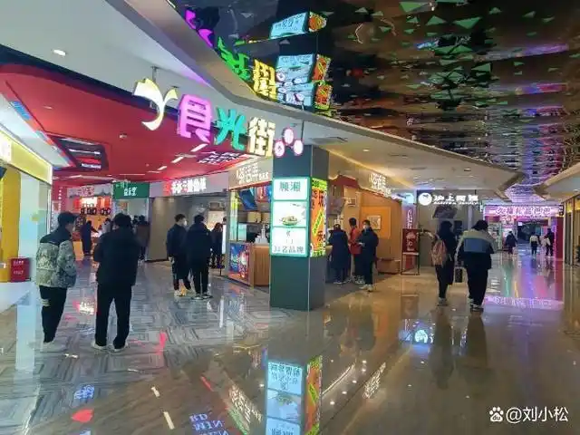 如今,邯郸新世纪正在进行新的装修改造,新装修的邯郸新世纪商业广场