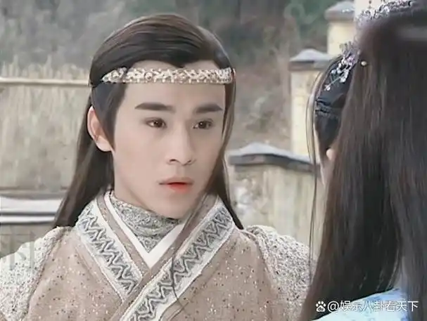 角色与严屹宽饰演的李建成,霍建华饰演的徐长卿,钟汉良饰演的顾惜朝并