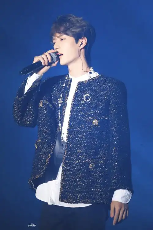 190921 陈情令泰国演唱会 @uniq-王一博 cr:logo