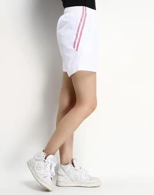 女款 白色时尚短裤