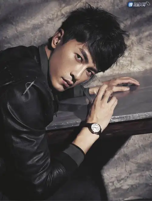 台湾帅哥郑元畅冷色调风格写真大片挥洒格调暖男魅力郑元畅帅哥型男