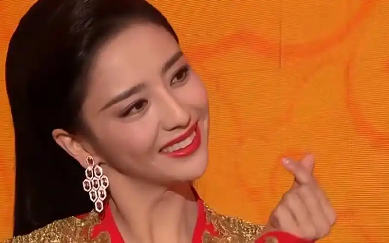 佟丽娅为什么能上春晚佟丽娅是怎么登上春晚舞台的