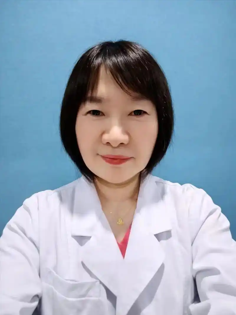 1徐玉芬医生,原支塘医院妇产科主任,主管妇幼医师,