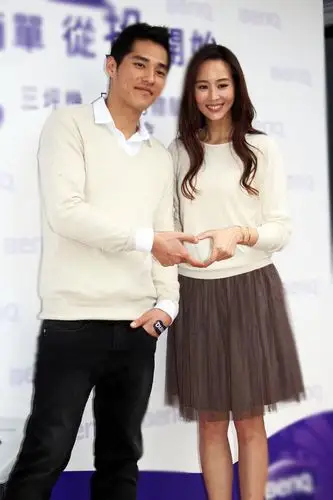 张钧甯宁刚与男友黄凯伟参加完好友janet南极婚礼,两人甜蜜共度三周