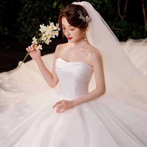 缎面抹胸主婚纱礼服2023法式新款高级主纱女简约大气新娘拖尾显瘦