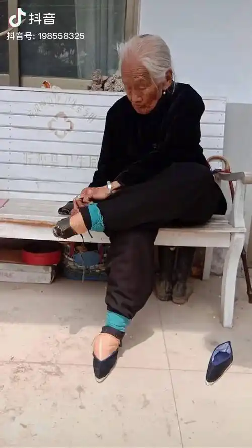 山东最标准的小脚奶奶