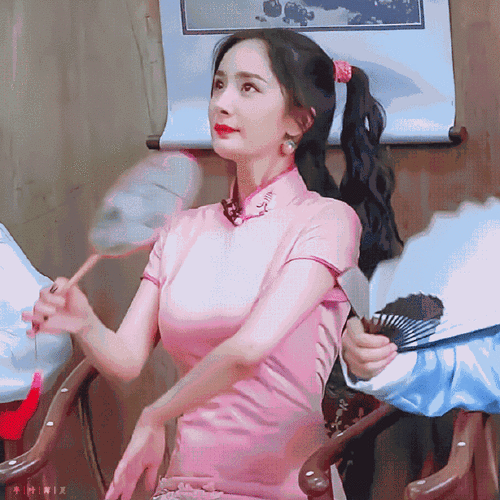 杨幂粉色旗袍# 杨幂新期#密室大逃脱#中的. 来自八卦通缉令 - 微博