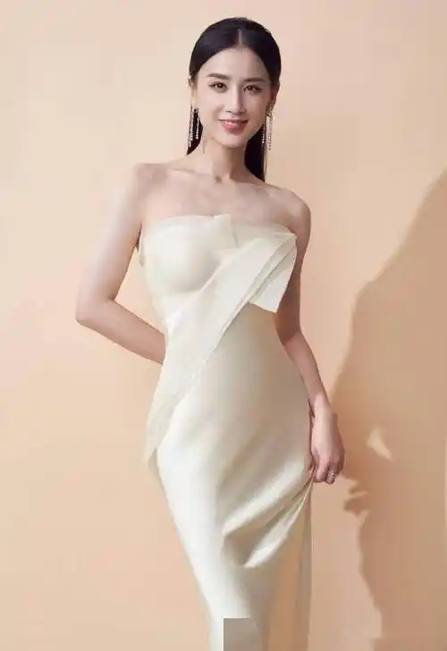 40岁黄圣依,性感妩媚女人味十足!