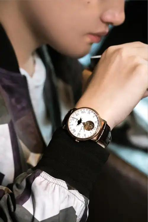 来看大家的宝珀手表广告的帅照有qg和estar的帅哥们