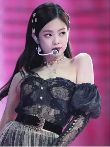 韩国明星jennie的,高颅顶真的太减龄了