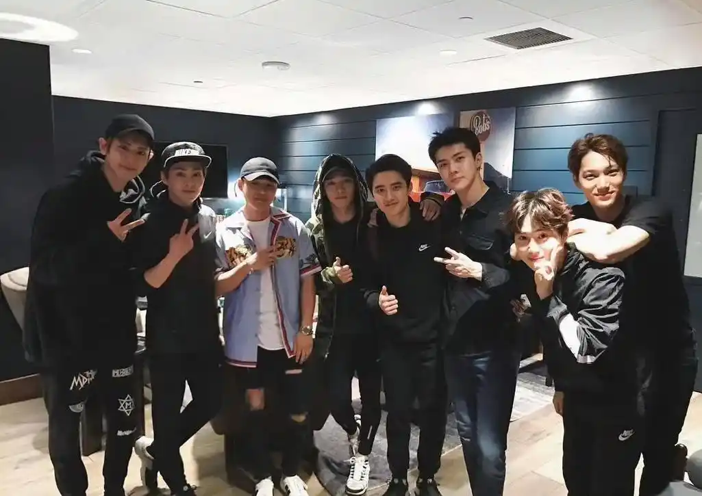 陪伴了一年又一年 生命树不会枯萎 我们的青春永不落幕 exo以后的日子