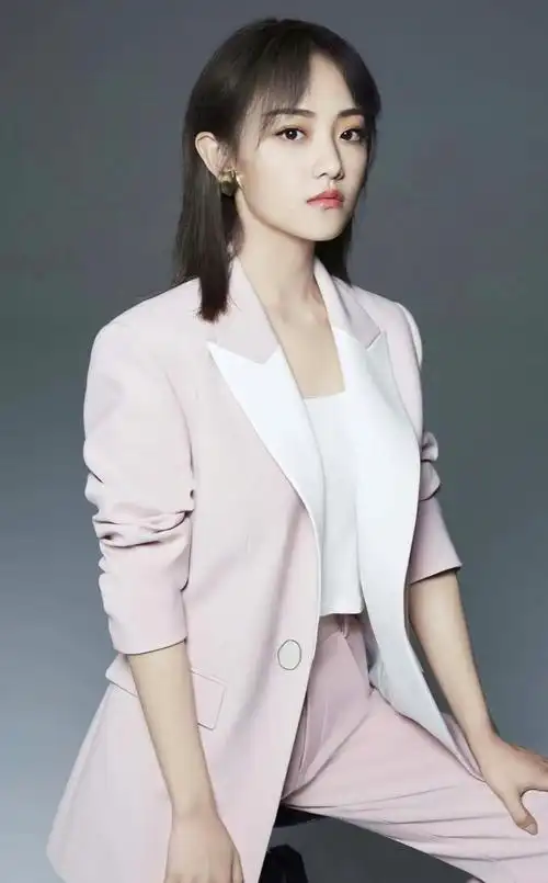 吴佳怡高清淡雅写真,惊艳迷人!__财经头条