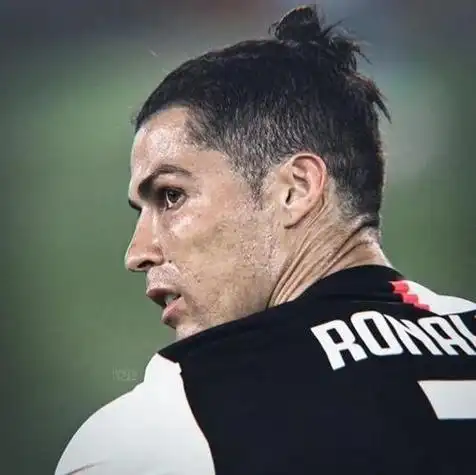 c罗黑白帅气头像高清