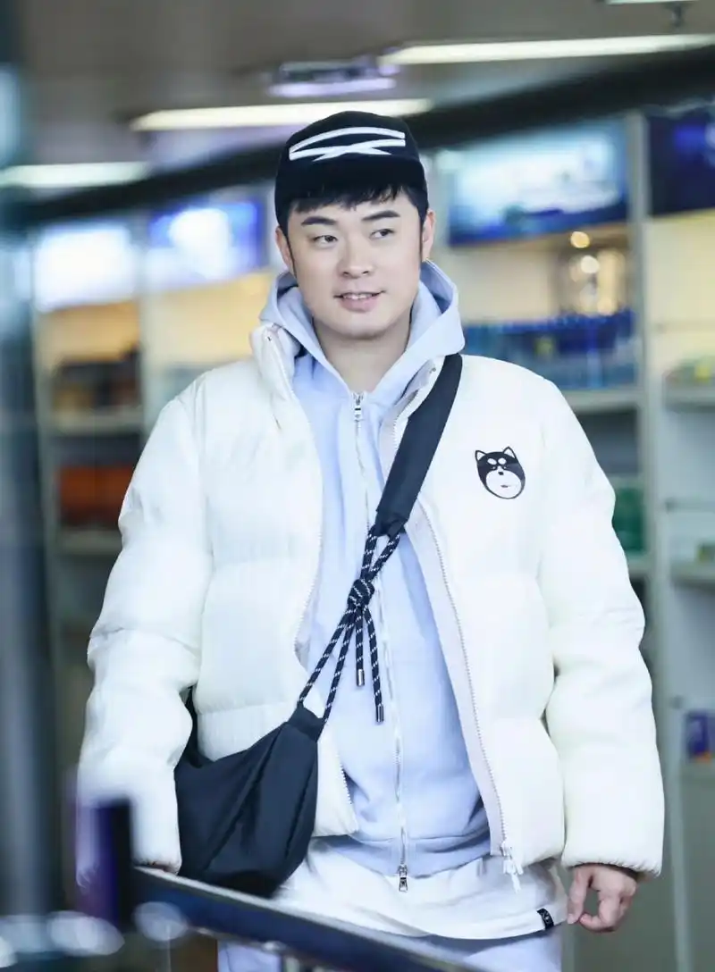 陈赫录制五哈状态真是不错,男生一般都不显老,他和年轻时候长相没差