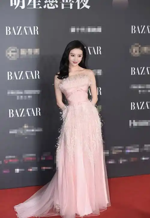 众多女星身着薄纱礼服走红毯,太惊艳了!_连衣裙_裙子_设计