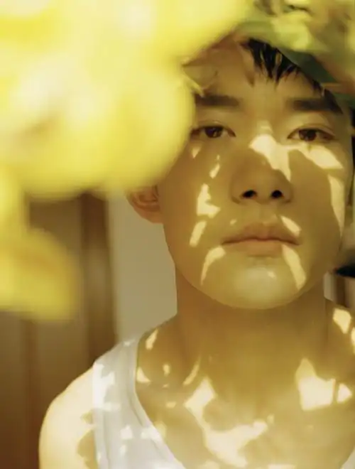 易烊千玺登红秀grazia诠释成长的模样