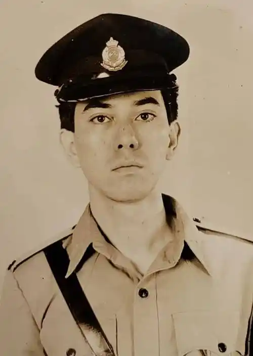 他曾2夺金像影帝,更有人间绝色的颜值,23岁帅到让人无法直视_黄秋生_