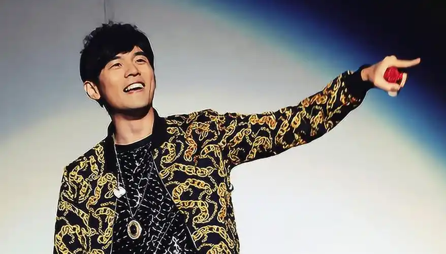 那时的歌手,如四大天王,凭借一首好歌,可以卖出数百万的唱片,成为家喻