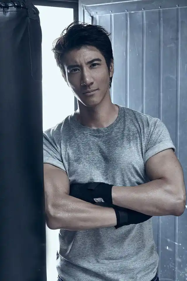 大重量练就男性大胸肌44岁精壮的王力宏说渐进式超负荷是关键