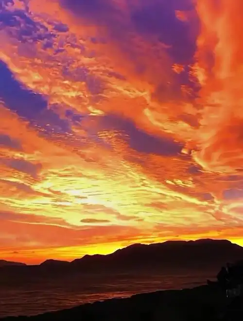 遇到好看的晚霞 一定要分享给贼漂亮,贼特别的女孩子一起看啦