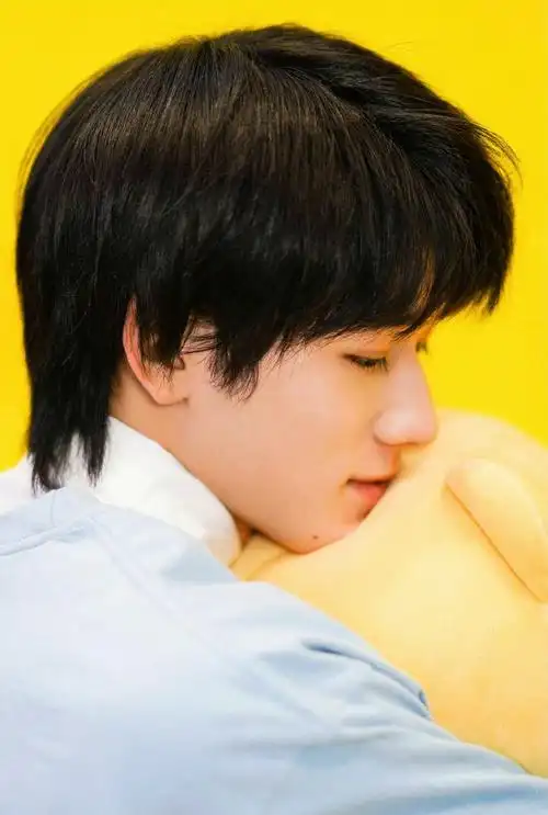 v力量##说给宋亚轩的晚安心语#一些优越的侧脸系列@时代少年团-宋亚轩