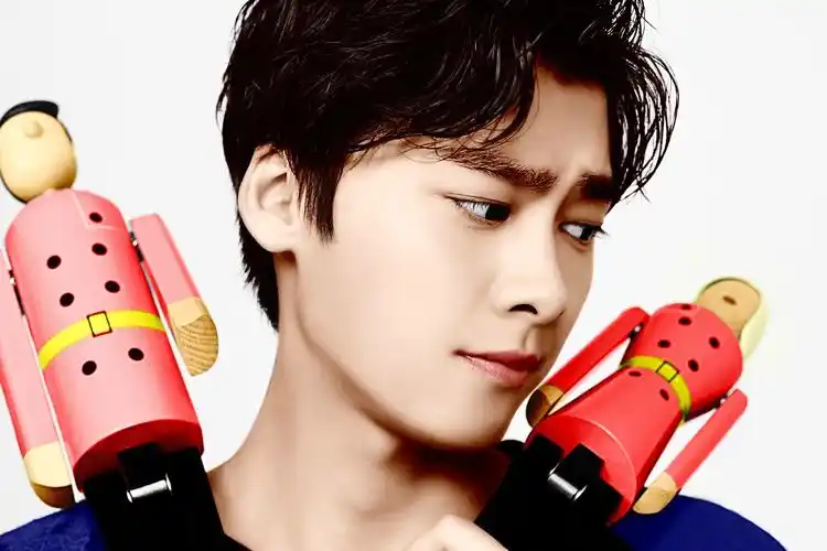 李易峰八年前的无p实拍原图释出!青涩稚嫩,纯天然的美少男!