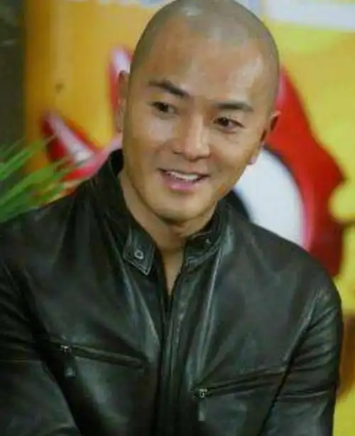 曾经的陈浩南,郑伊健发型永不变?短发,光头时期超级惊艳!_网易订阅