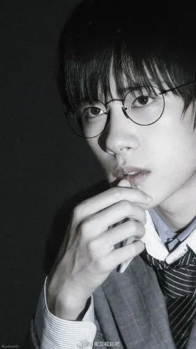 易烊千玺眼镜杀合集绝世魅力狙击你的心