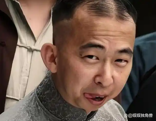 事实证明从最丑男演员到百亿导演的巨兴茂已经彻底翻身