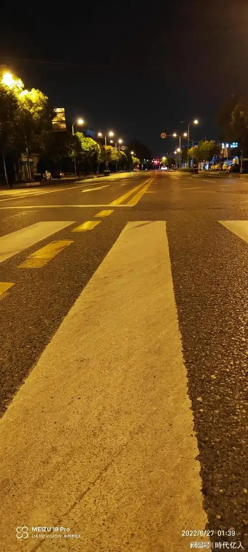 夜色撩人,人孤独.