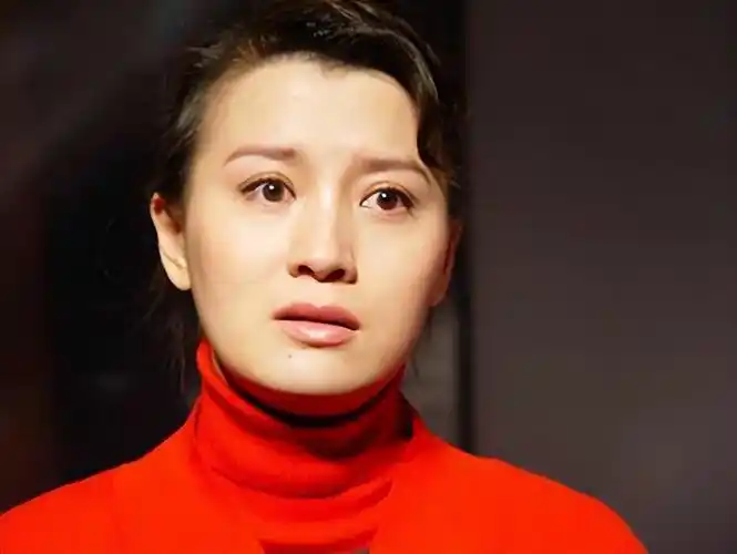 班级里最热心的就是她了,时常会带同学刘敏涛去吃好吃的,帮她排队.