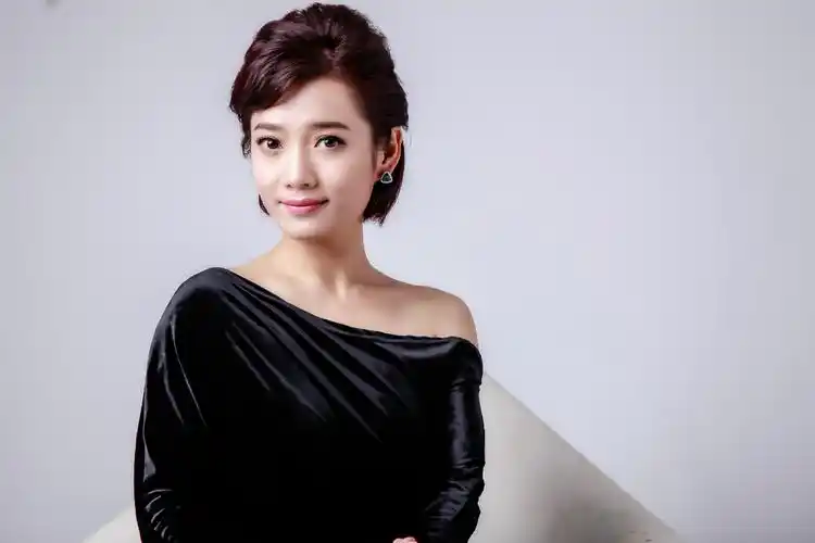 p data-id="gnaw2uv2r6">魏飞菲,1983年出生于辽宁 a target="_blank