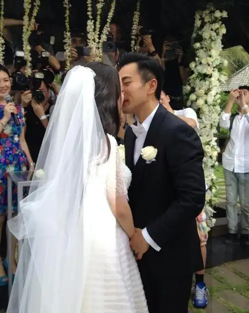 2014年,杨幂和刘恺威在巴厘岛举行了盛大的婚礼.