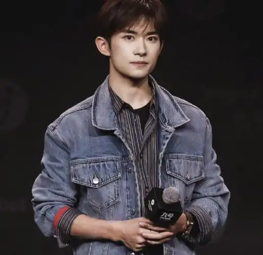 汪苏泷是gay杨幂爸爸惹众怒做头发女被网红羞辱易烊千玺刘浩存恋情