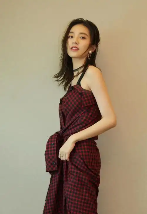 万鹏,颜值与实力并存的气质女神|演员|杨夕_网易订阅