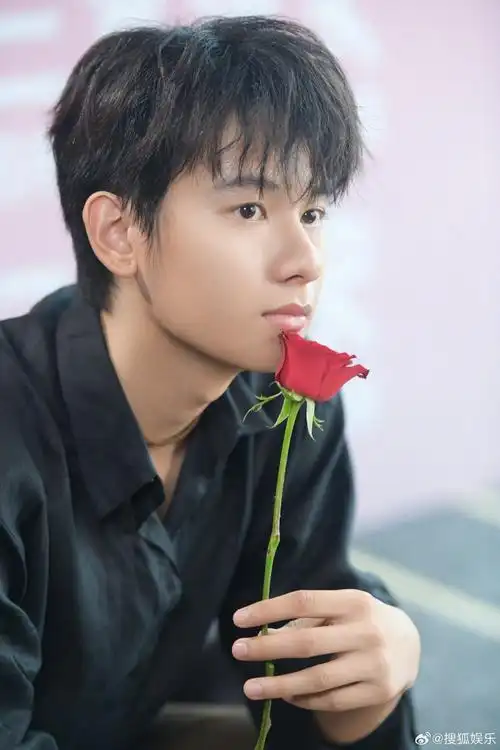 胡先煦说三贵情史满足了所有吻戏幻想##胡先煦瘦身秘籍是傻练##电影