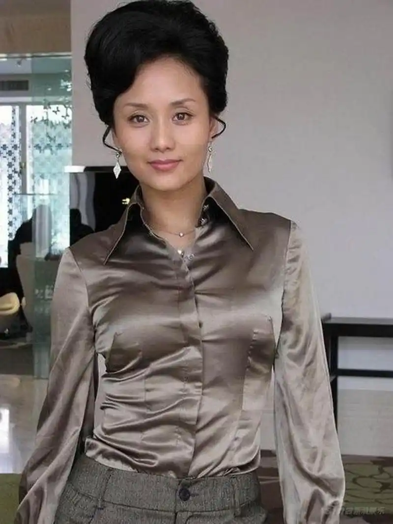 李颖,1966年4月出生于上海市,中国内地女演员,模特,编剧,制片人.