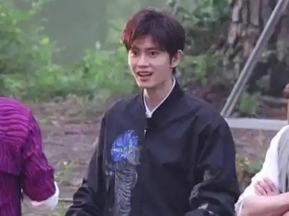 任嘉伦 改写后的文本: 任嘉伦